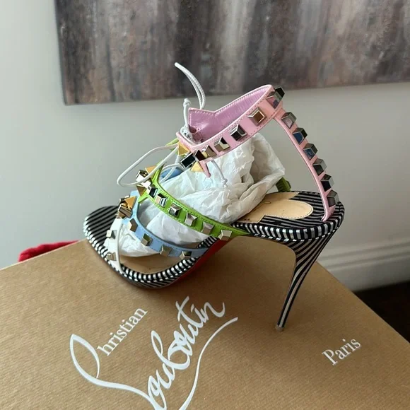 Christian Louboutin size 40 worn only twice with original box and shoe bags - Picture 7 of 10